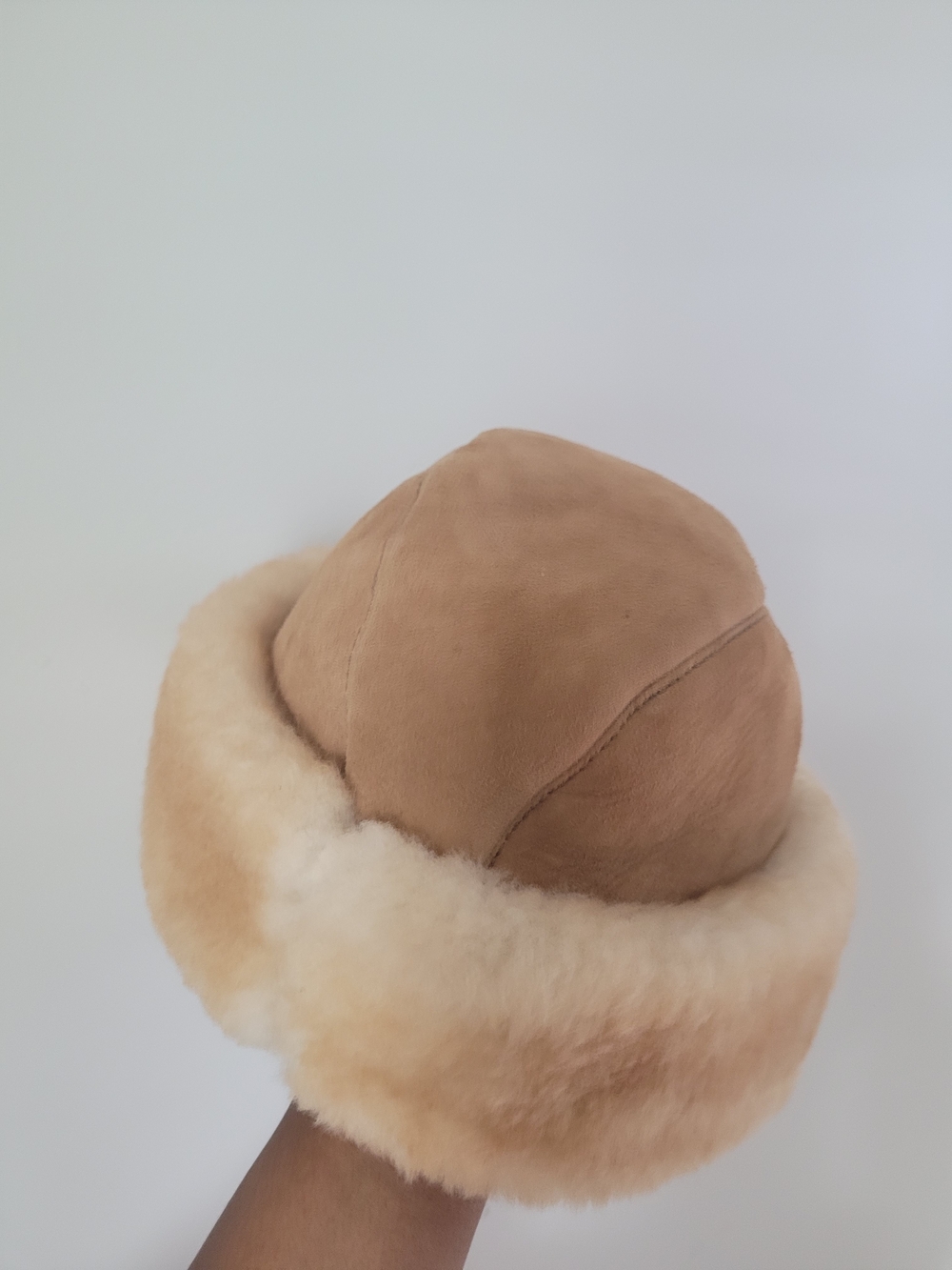 Source Unknown Leather Tan Suede Shearling Hat with Cream Fur Trim